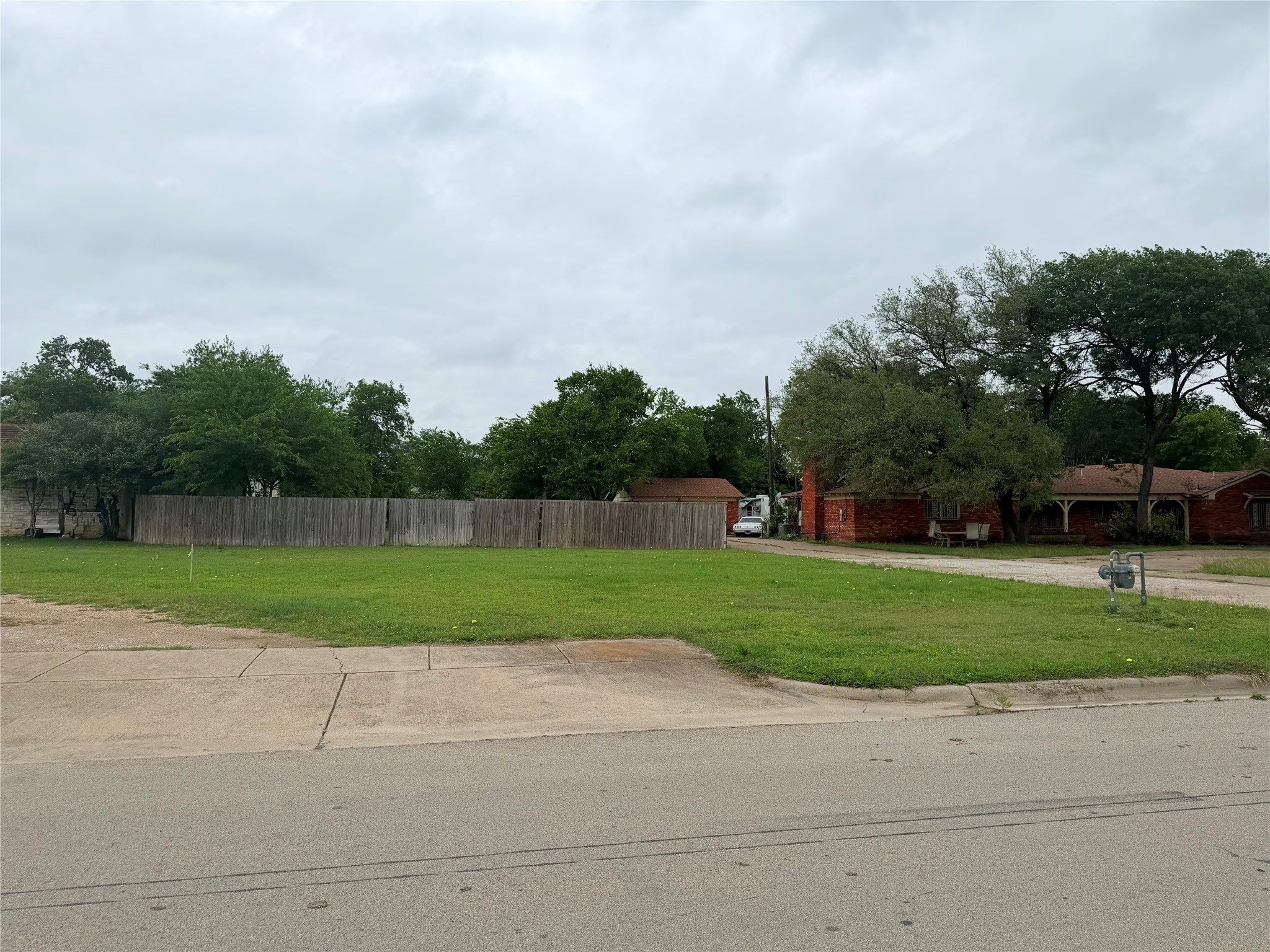 5633 Oak Grove Road N Fort Worth TX 76134