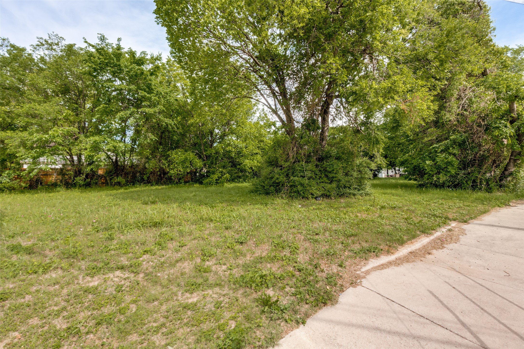 3711 Carpenter Avenue Dallas TX 75210