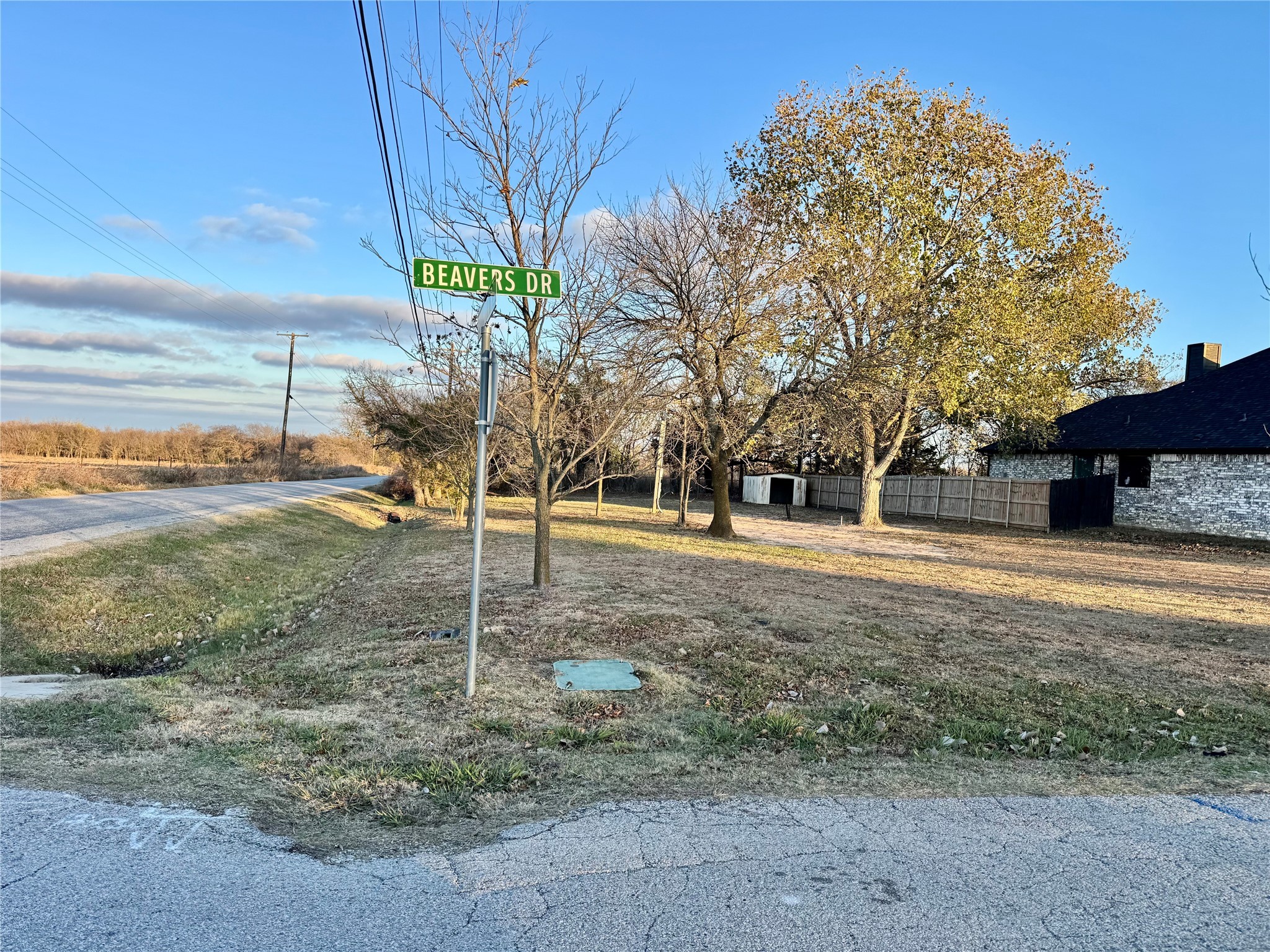 511 Beavers Drive Southmayd TX 75092