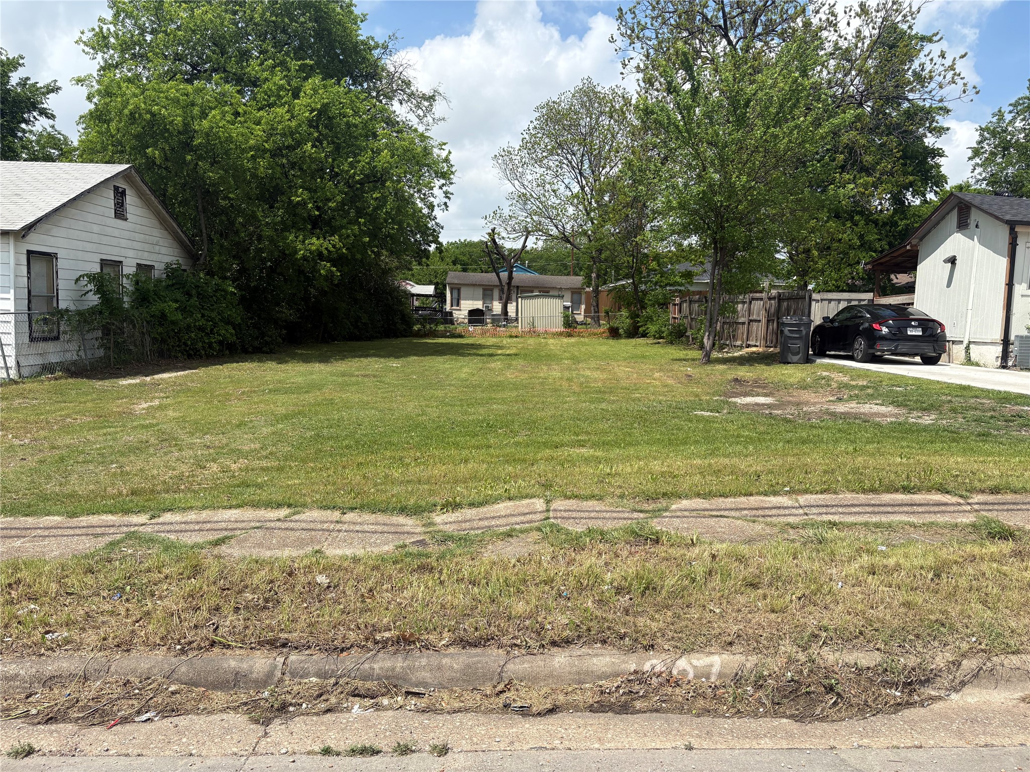 1907 E Overton Road Dallas TX 75216