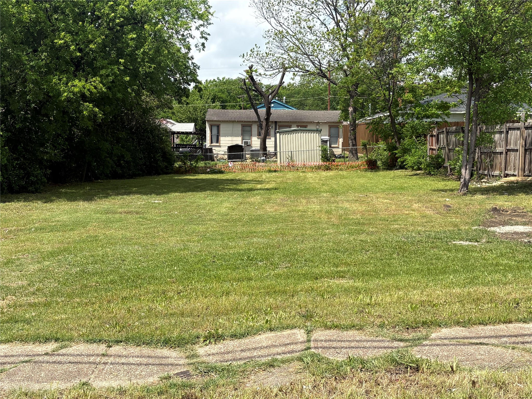 1907 E Overton Road Dallas TX 75216