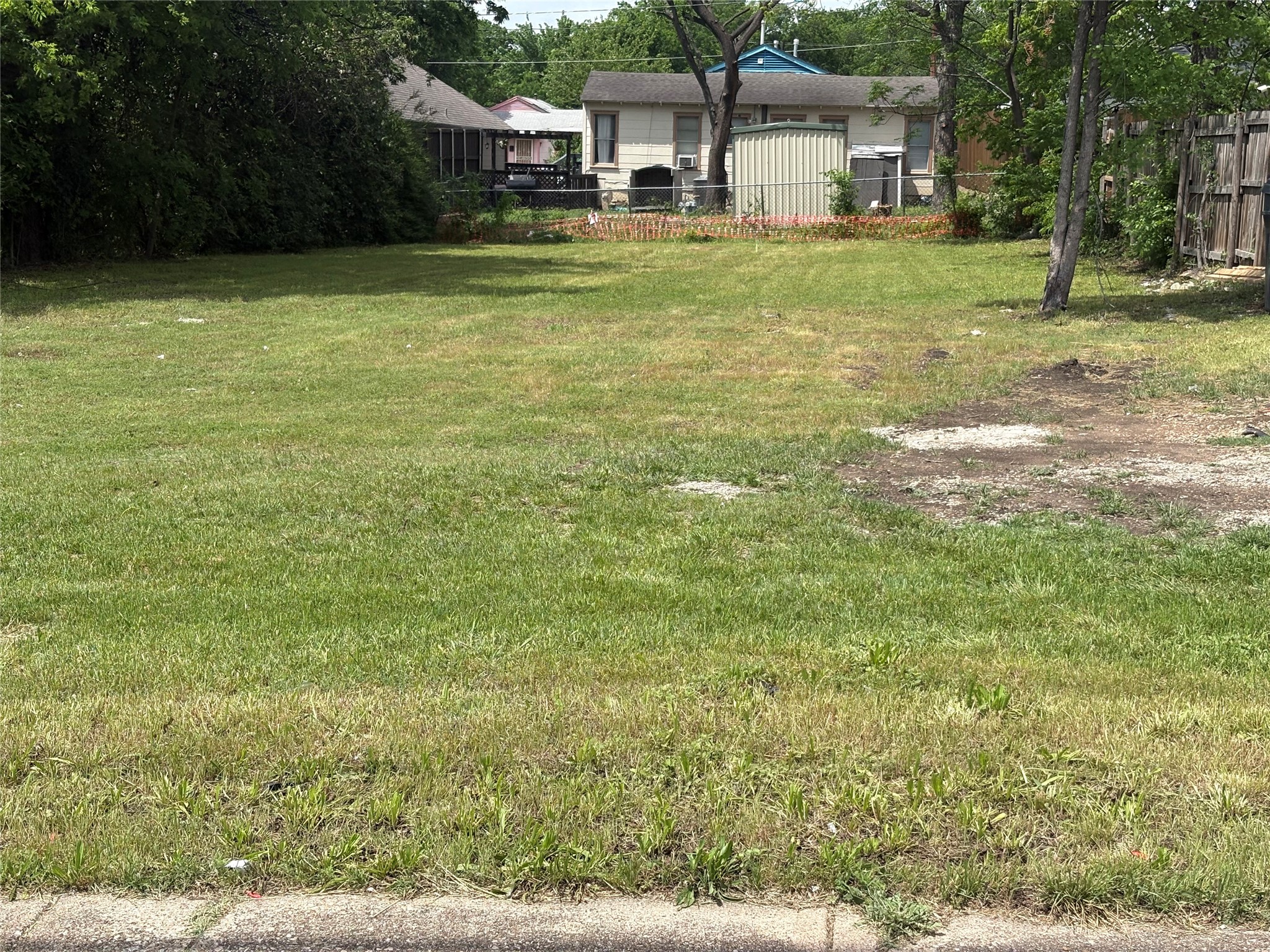 1907 E Overton Road Dallas TX 75216