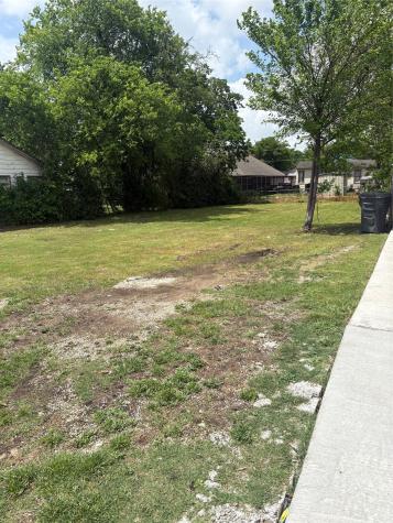 1907 E Overton Road Dallas TX 75216
