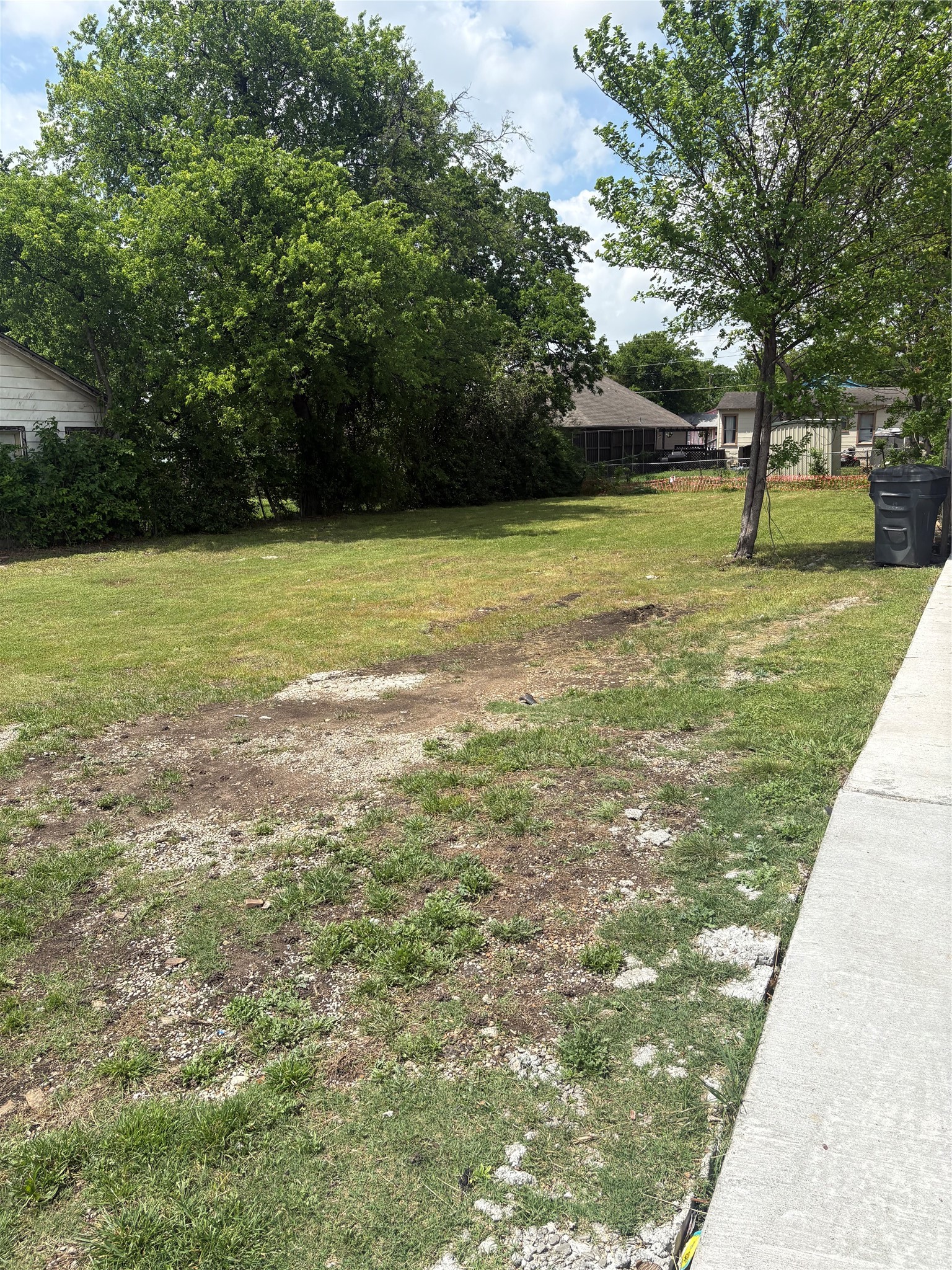 1907 E Overton Road Dallas TX 75216
