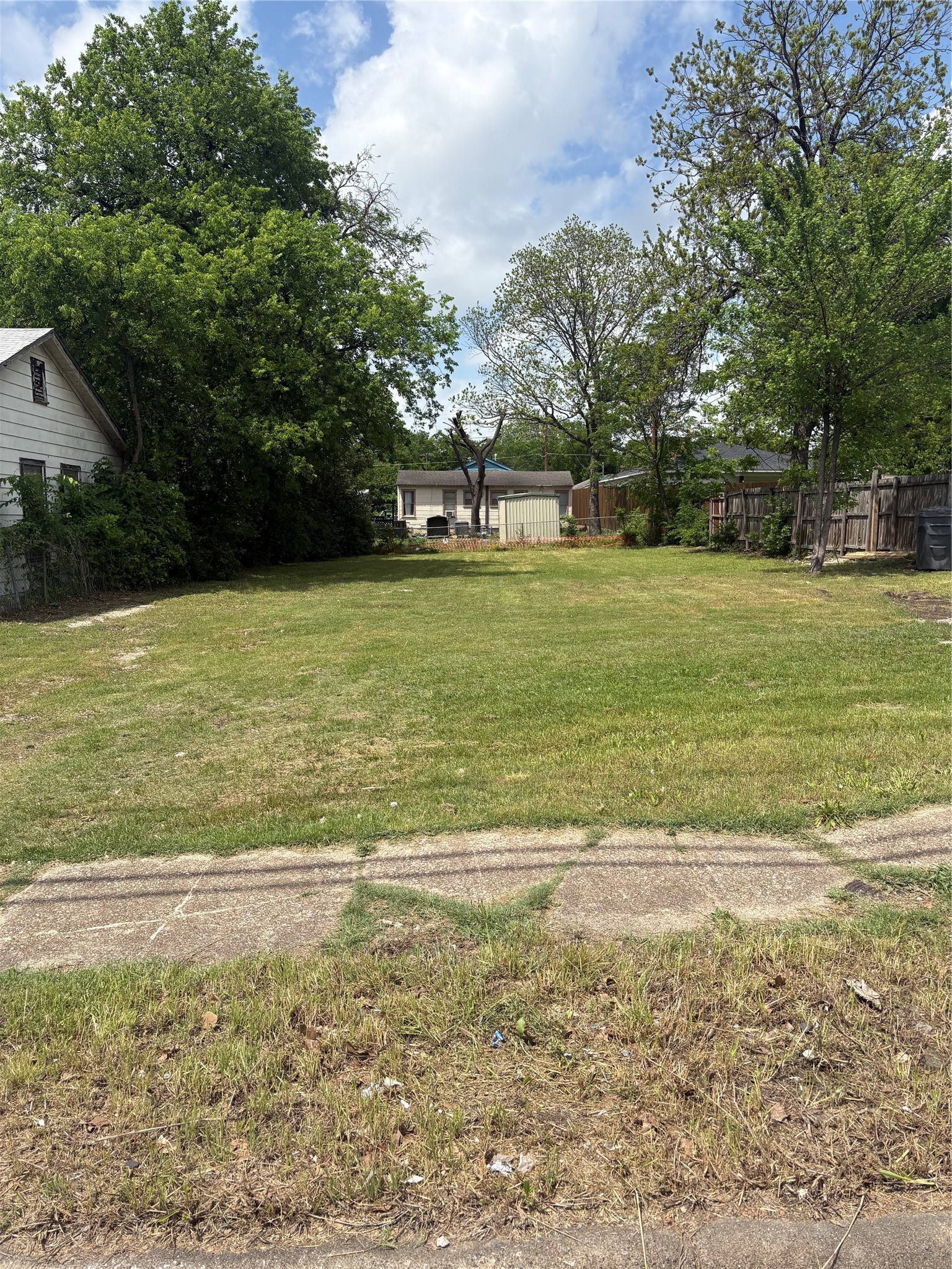 1907 E Overton Road Dallas TX 75216