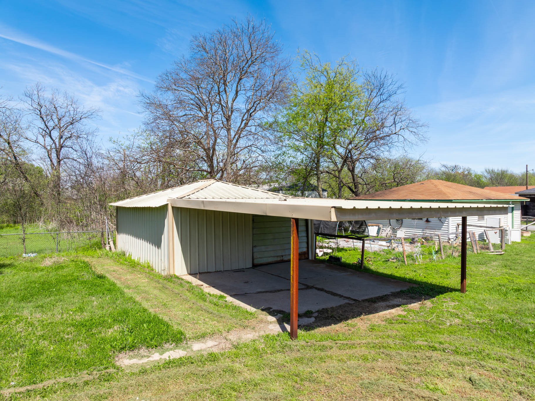 509 Navarro Avenue Mart TX 76664