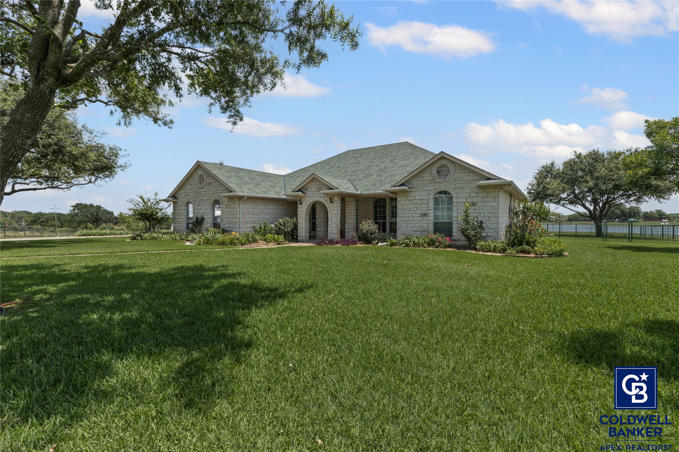 1221 Park N Boulevard Cleburne TX 76033