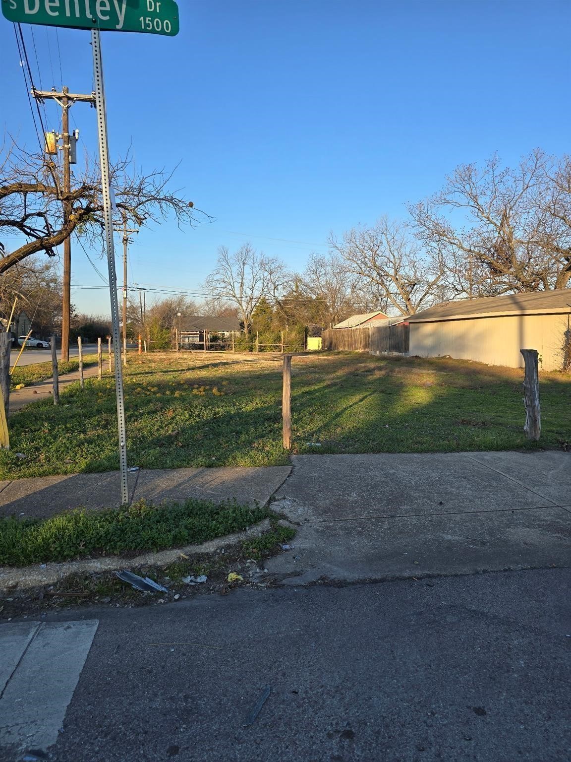 1547 S Denley Drive Dallas TX 75216
