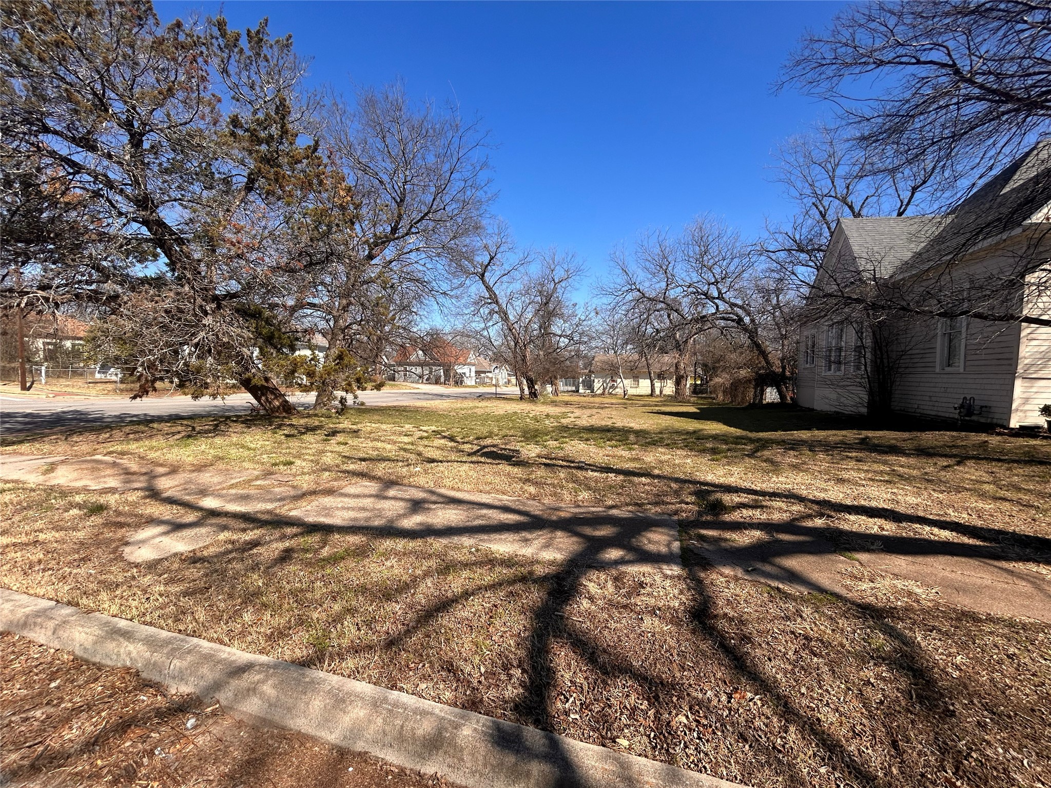 933 N 12th Street Waco TX 76707