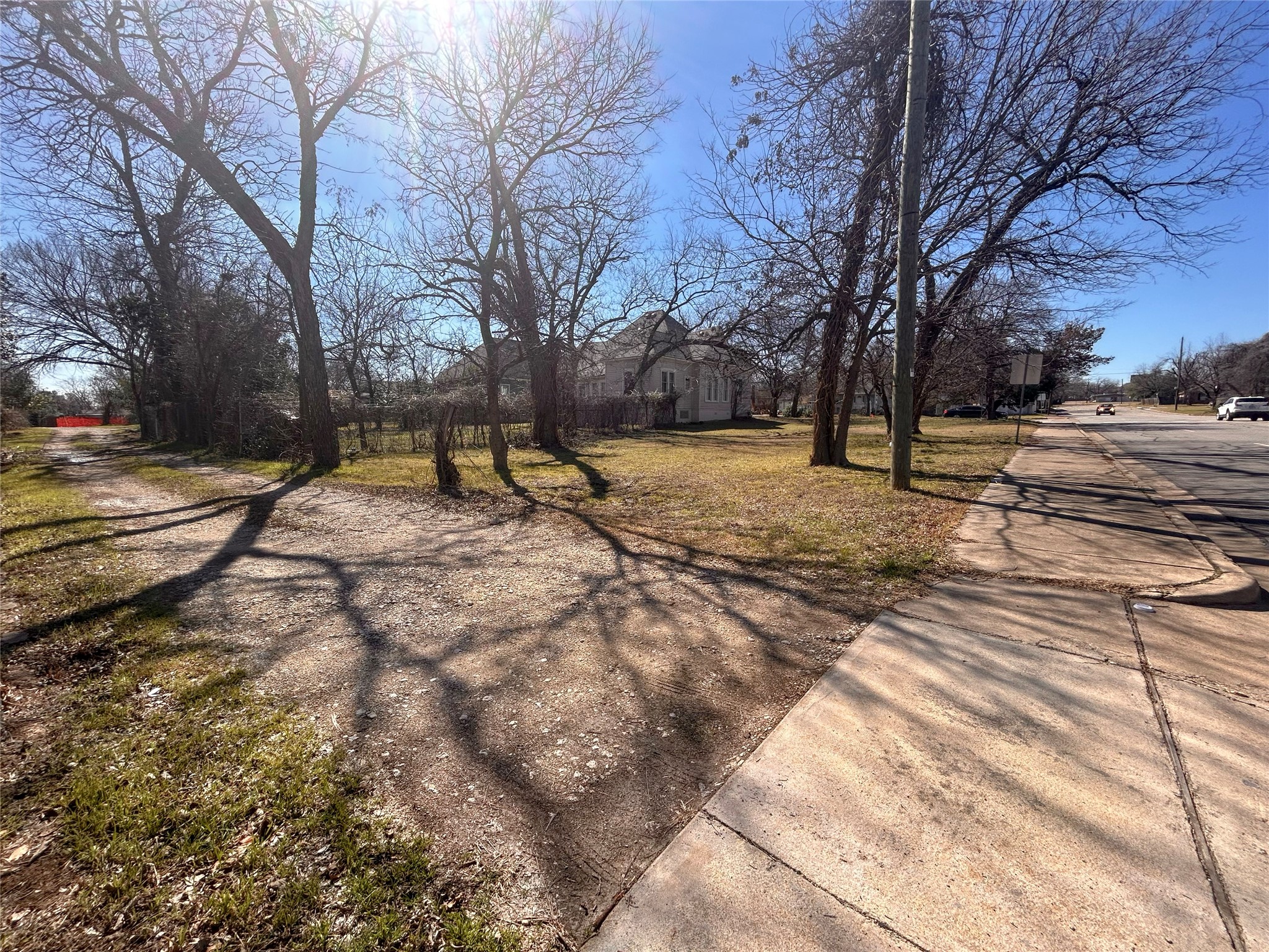 933 N 12th Street Waco TX 76707