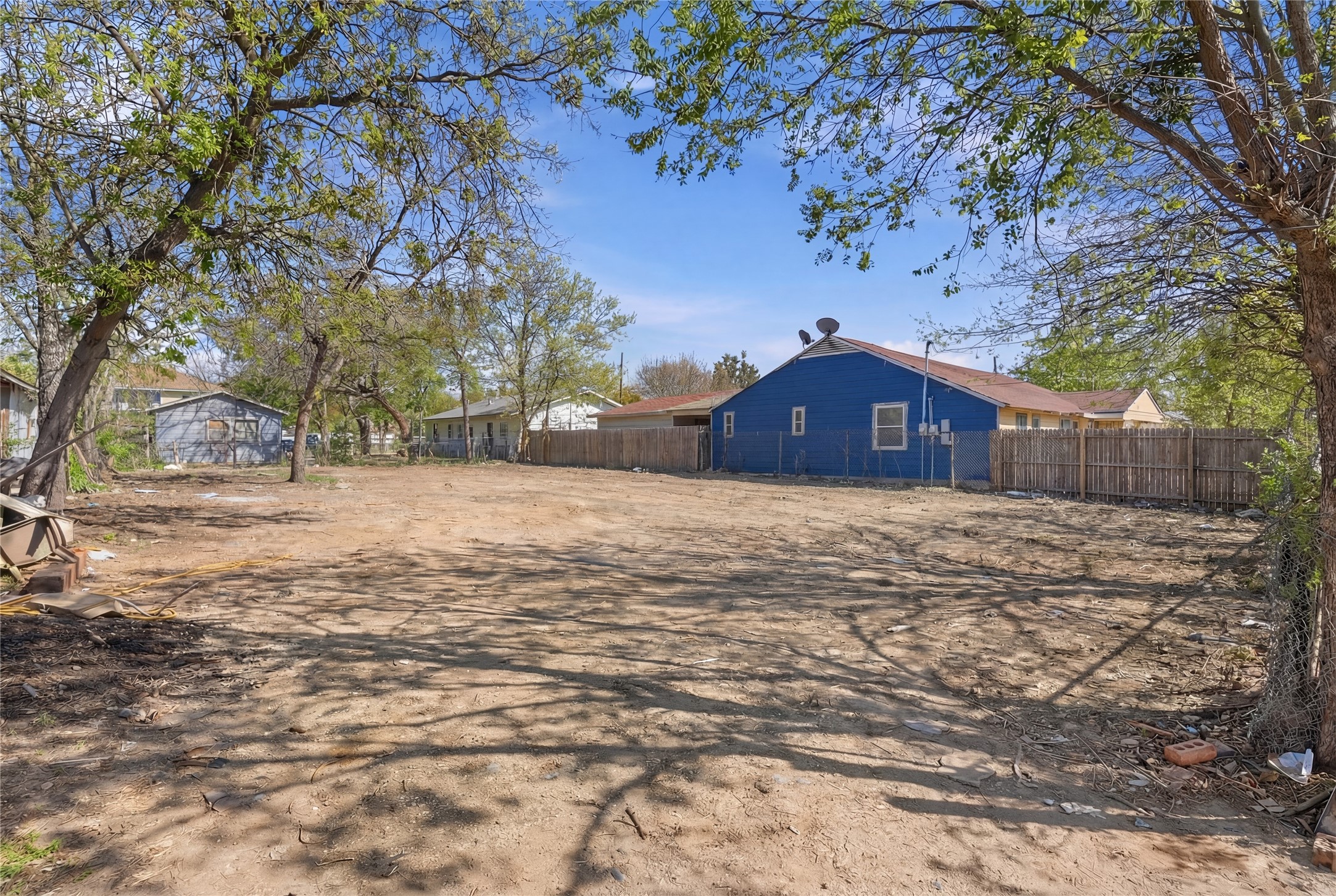 310 S Bond Avenue Dallas TX 75211