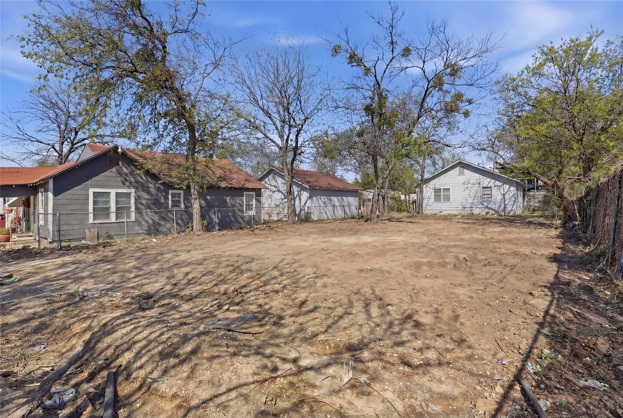 310 S Bond Avenue Dallas TX 75211