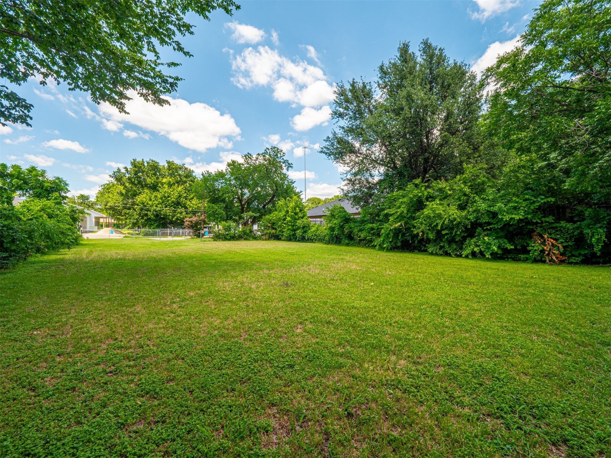 216 W Jerden Lane Dallas TX 75208