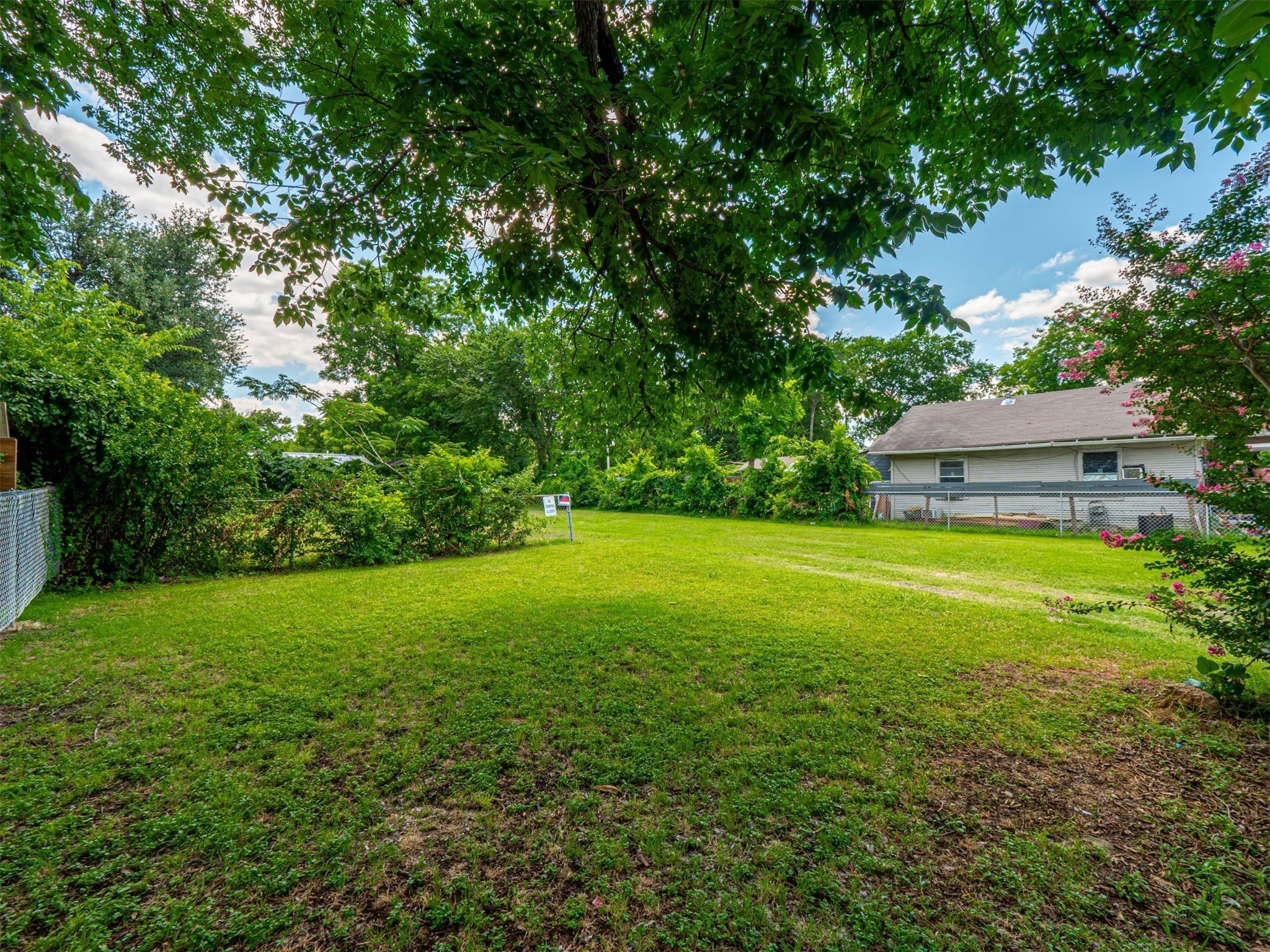 216 W Jerden Lane Dallas TX 75208