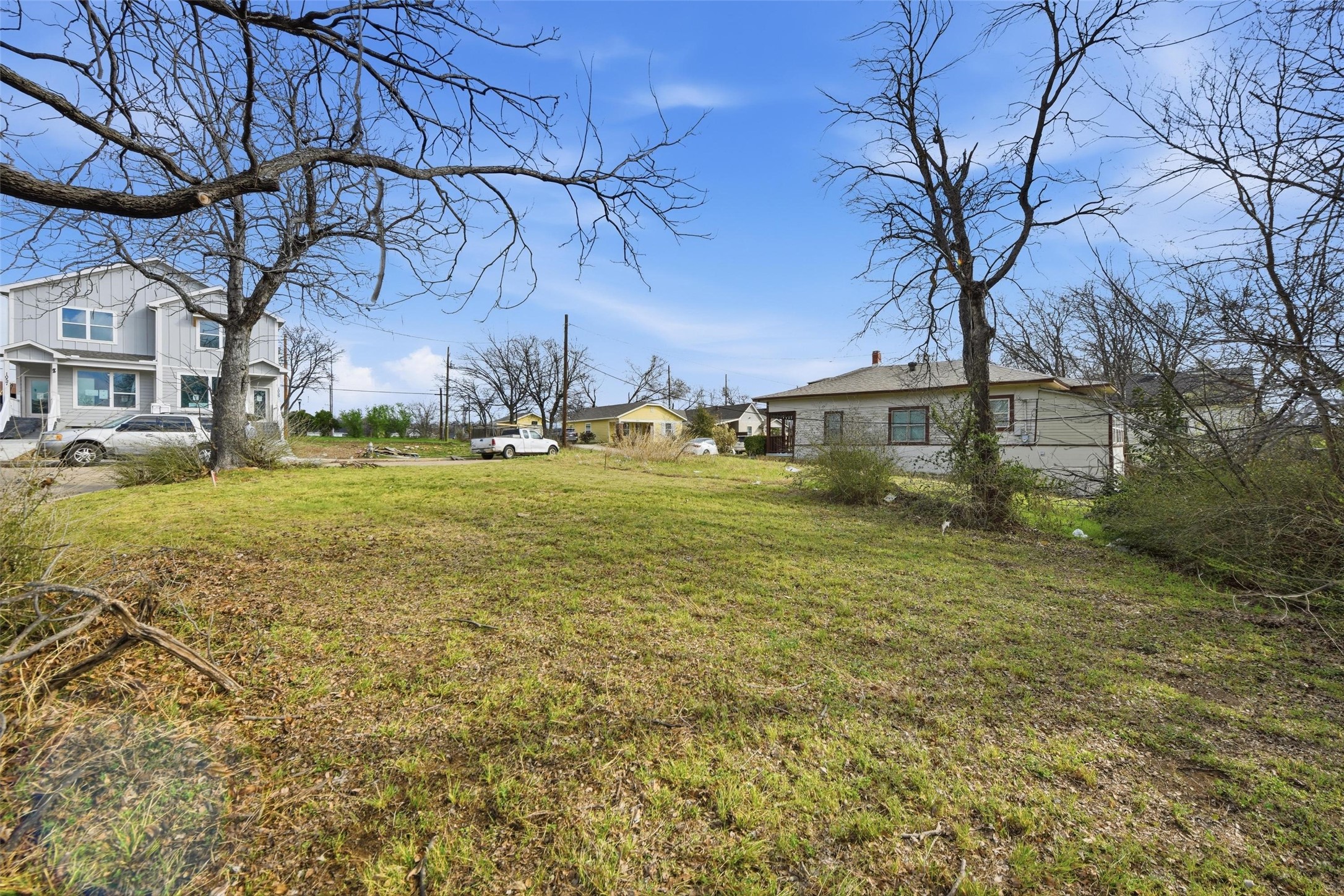 1060 E Oleander Street Fort Worth TX 76104