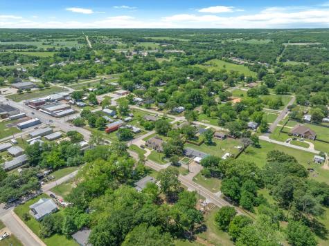 402 N Houston Street Edgewood TX 75117
