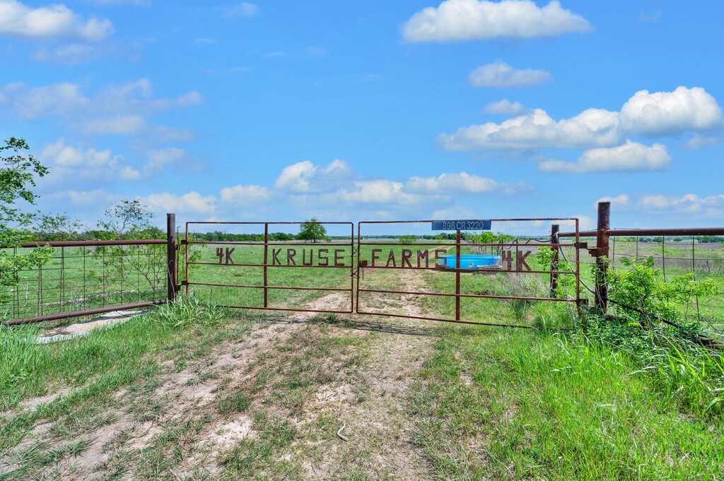 898 County Road 3220 Clifton TX 76634