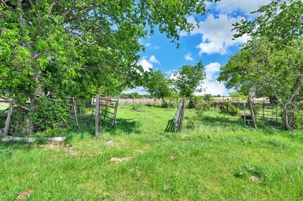 898 County Road 3220 Clifton TX 76634