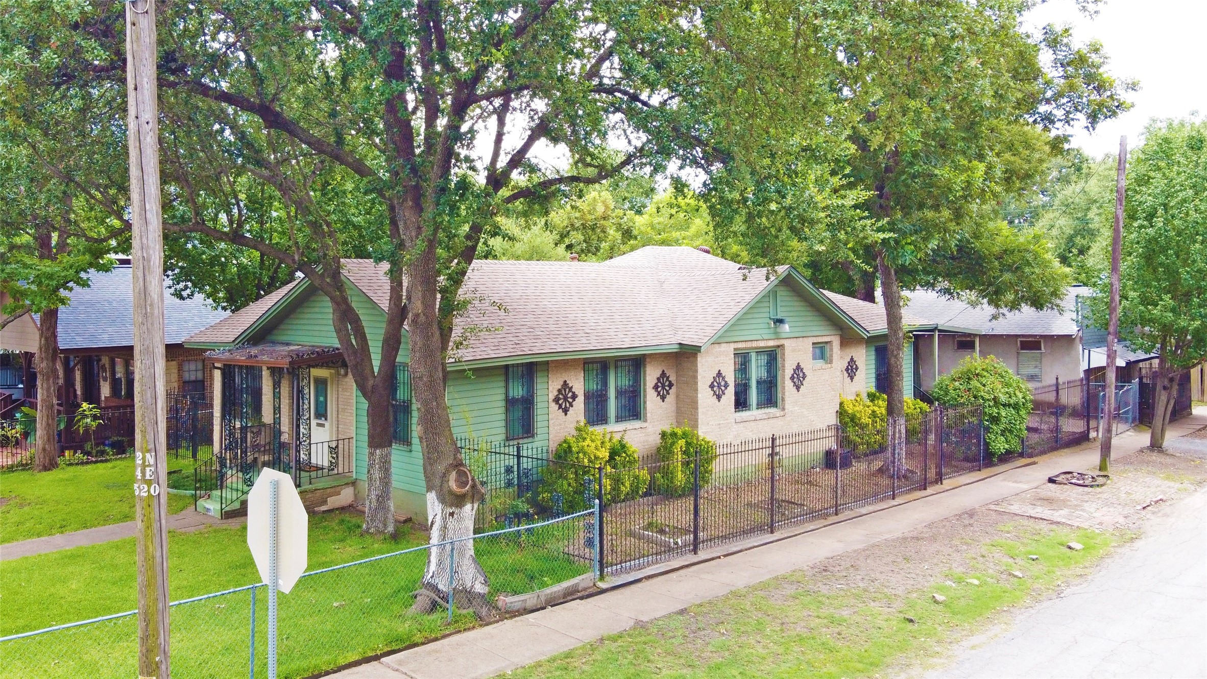 1001 Grandview Avenue Dallas TX 75223