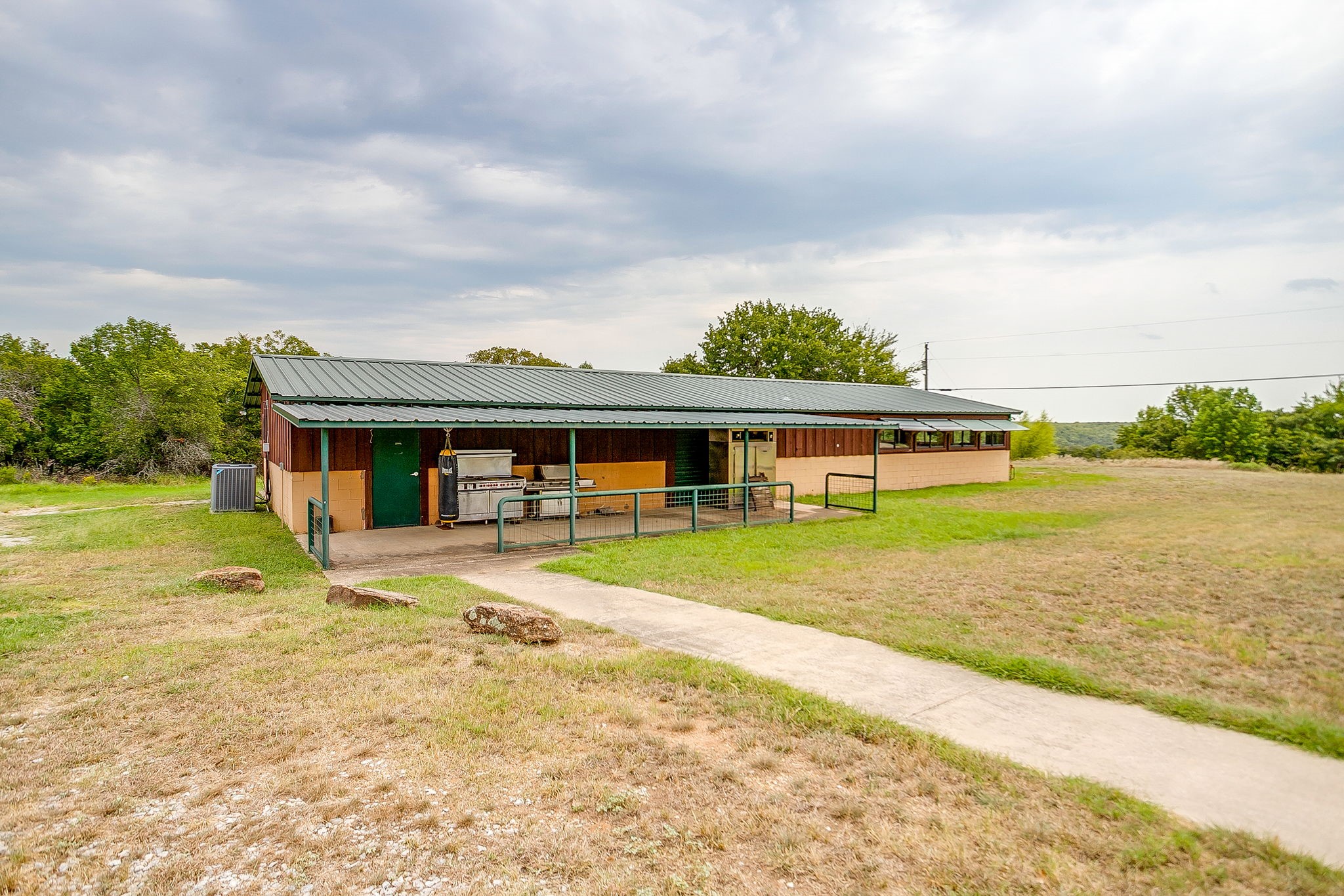 205 Pheasant Run Sunset TX 76270