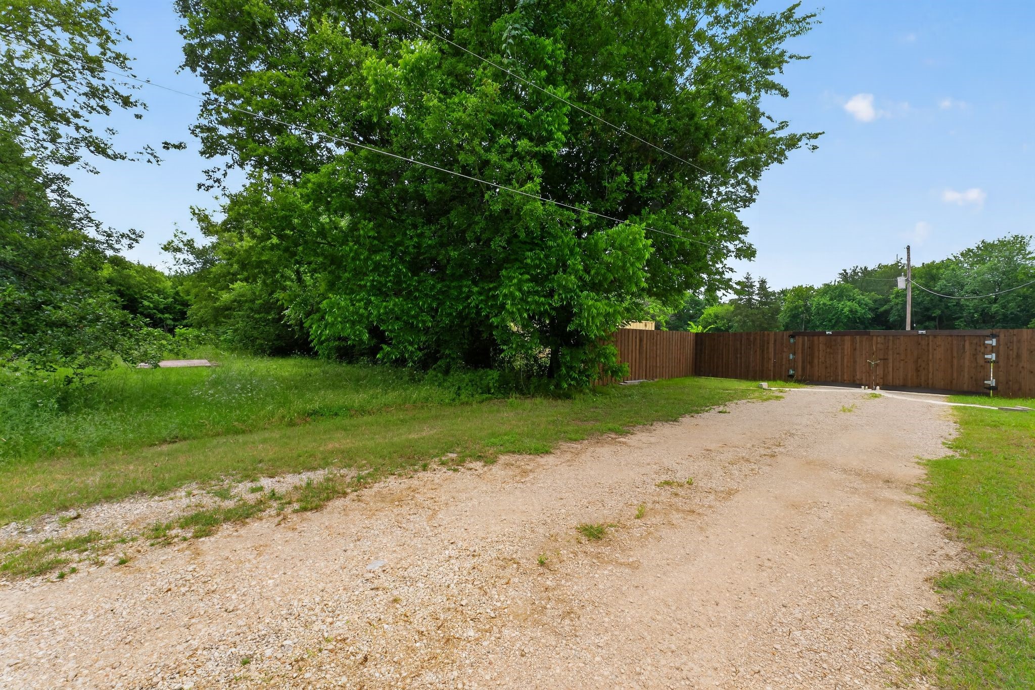 4002 Curry Road Arlington TX 76001