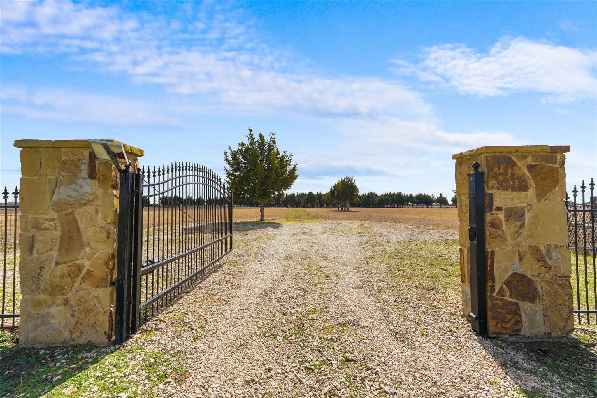 710 E Reindeer Road Lancaster TX 75146