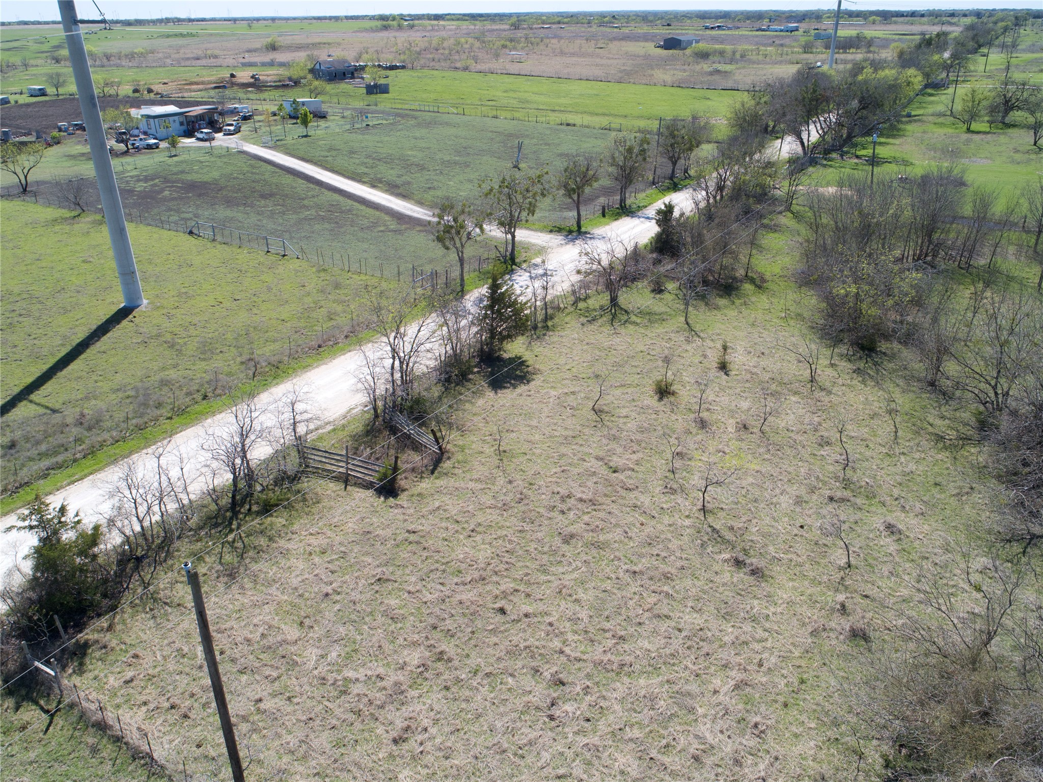Lot 4 NW County Road 2170 Barry TX 75102