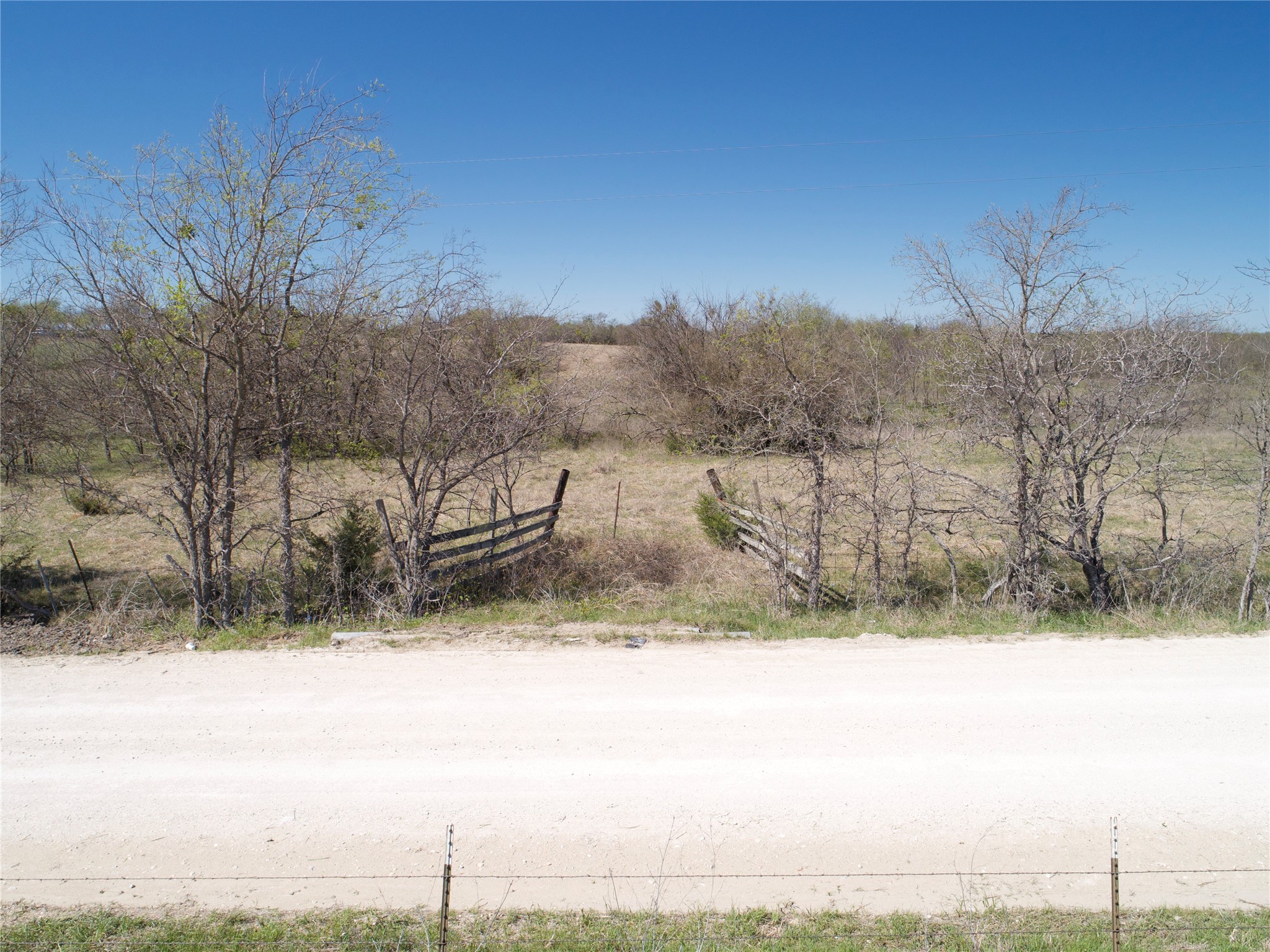 Lot 4 NW County Road 2170 Barry TX 75102