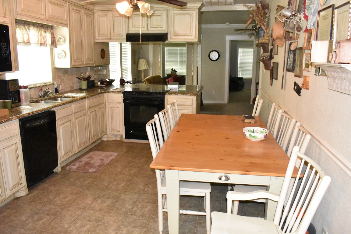 3094 Fm 428 W Aubrey TX 76227