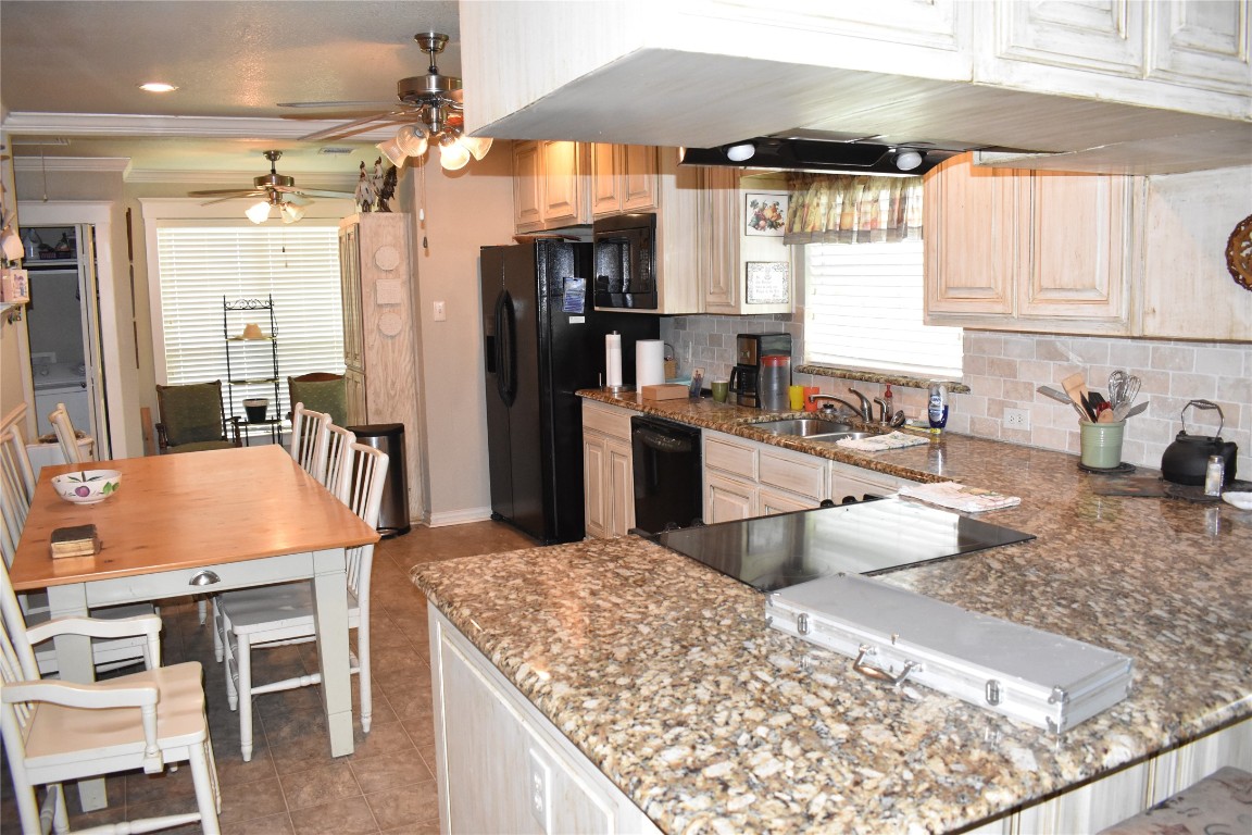 3094 Fm 428 W Aubrey TX 76227