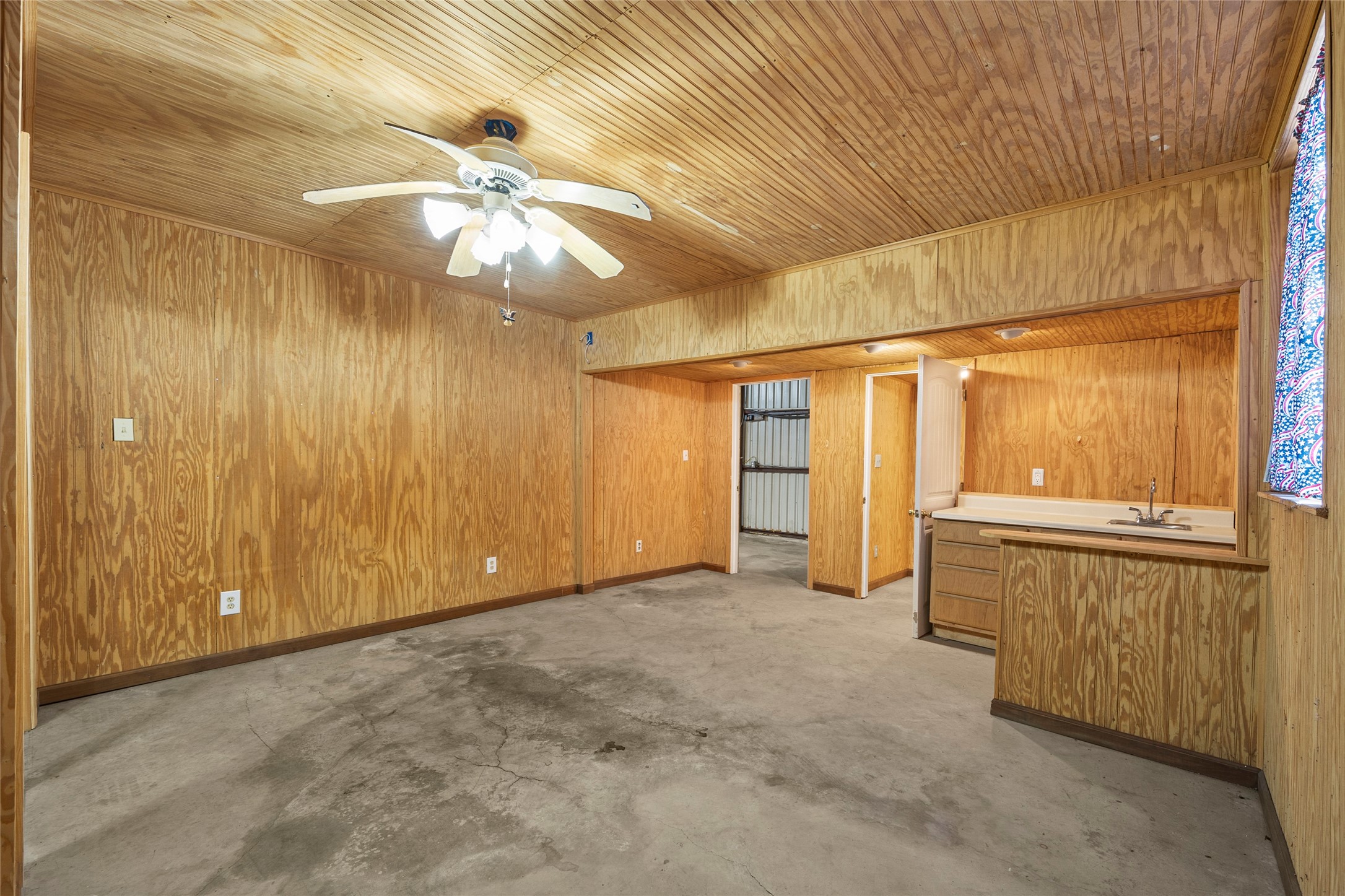715 E 10th Street Kemp TX 75143
