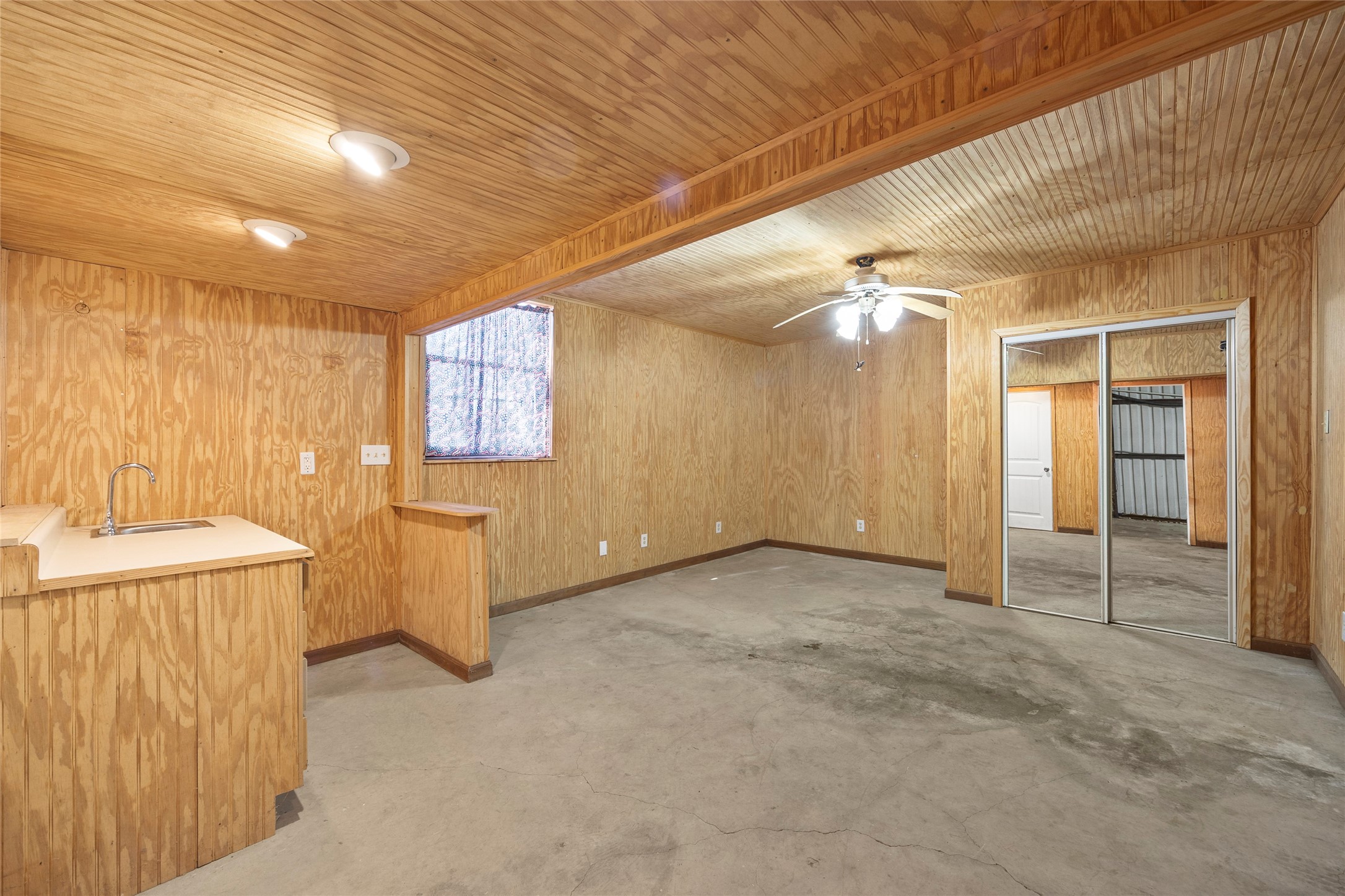 715 E 10th Street Kemp TX 75143