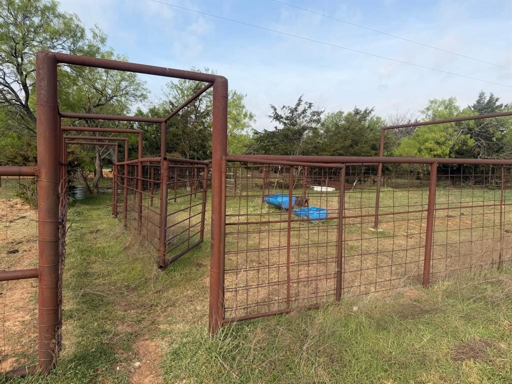 2548 County Road 2690 Alvord TX 76225
