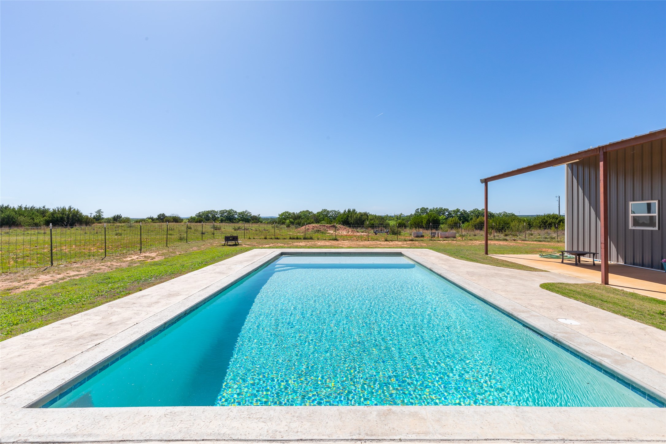 6922 Highway 83 Ovalo TX 79541