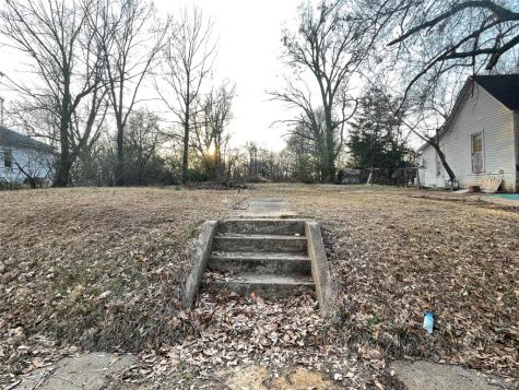 521 4th Street NW Paris TX 75460
