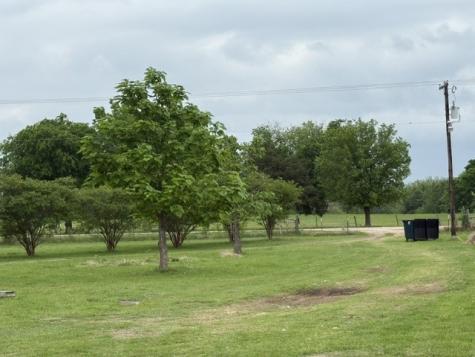 4913 N Fm 1752 Savoy TX 75479