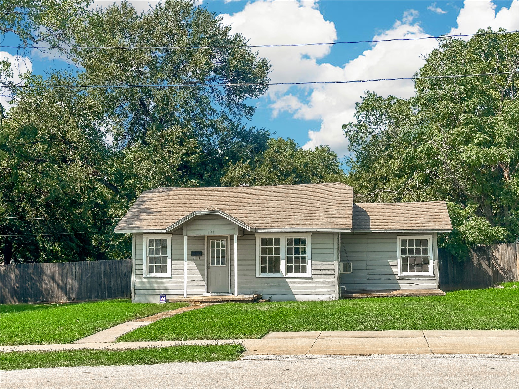 404 W Hudgins Street Grapevine TX 76051