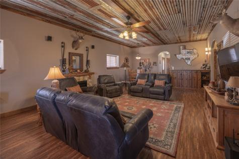 3270 Fm-573 Comanche TX 76442