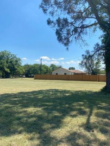 301 Church Circle Ennis TX 75119
