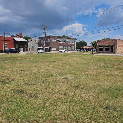 103-107 S Dallas Avenue Lancaster TX 75146