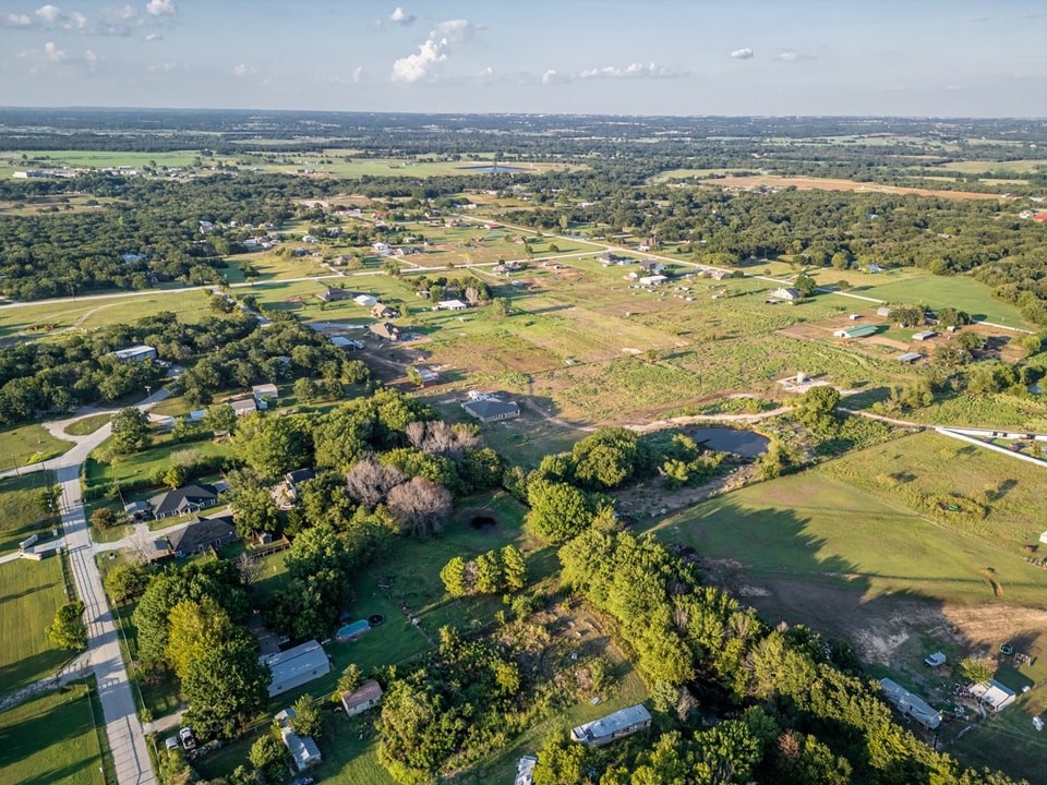 453 County Road 3383 Paradise TX 76073