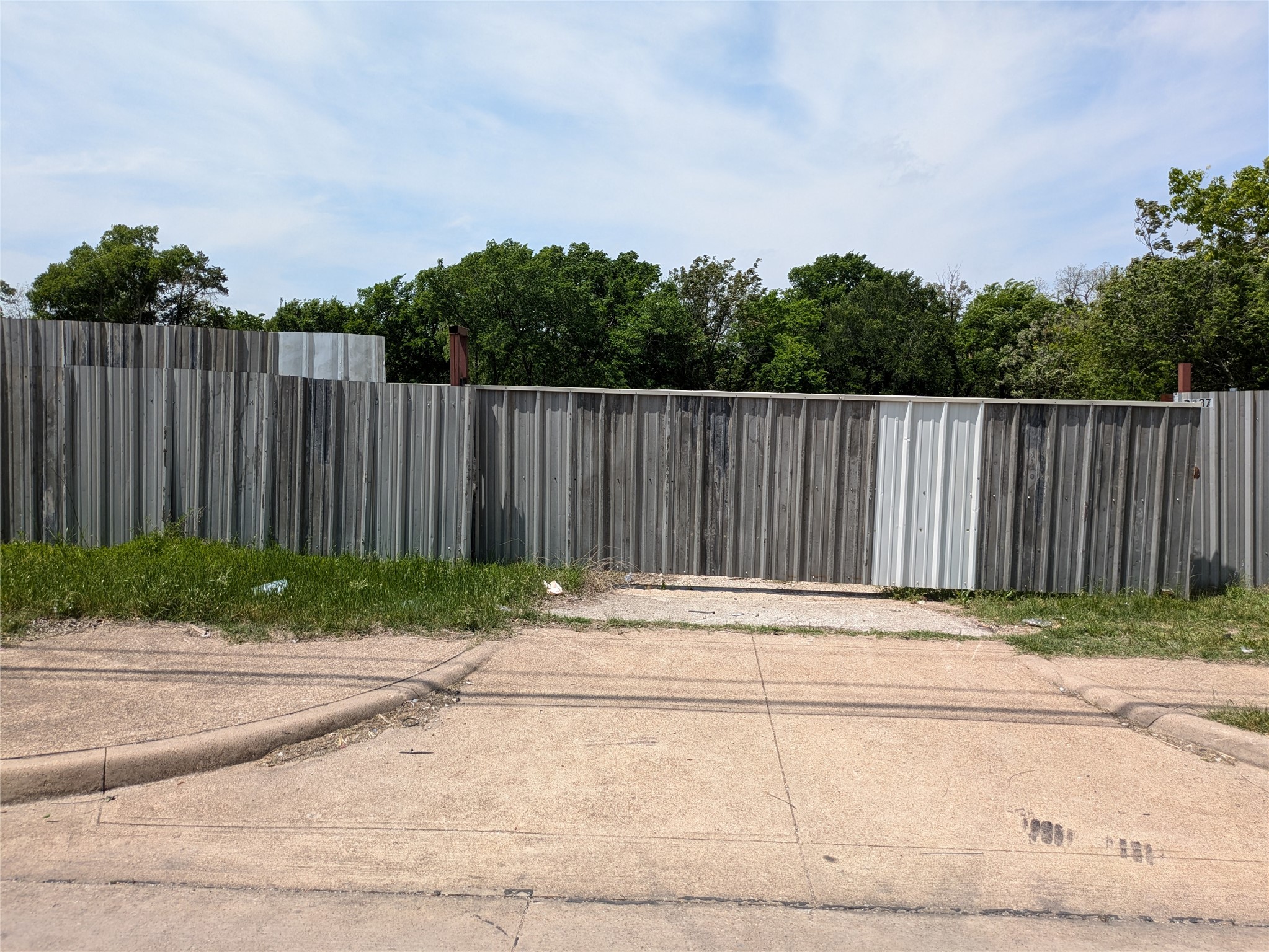 2421 Cedar Crest Boulevard Dallas TX 75203