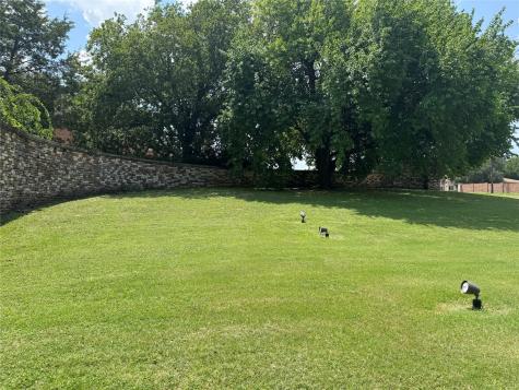 1701 Plum Creek Drive Desoto TX 75115