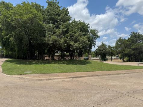 1701 Plum Creek Drive Desoto TX 75115
