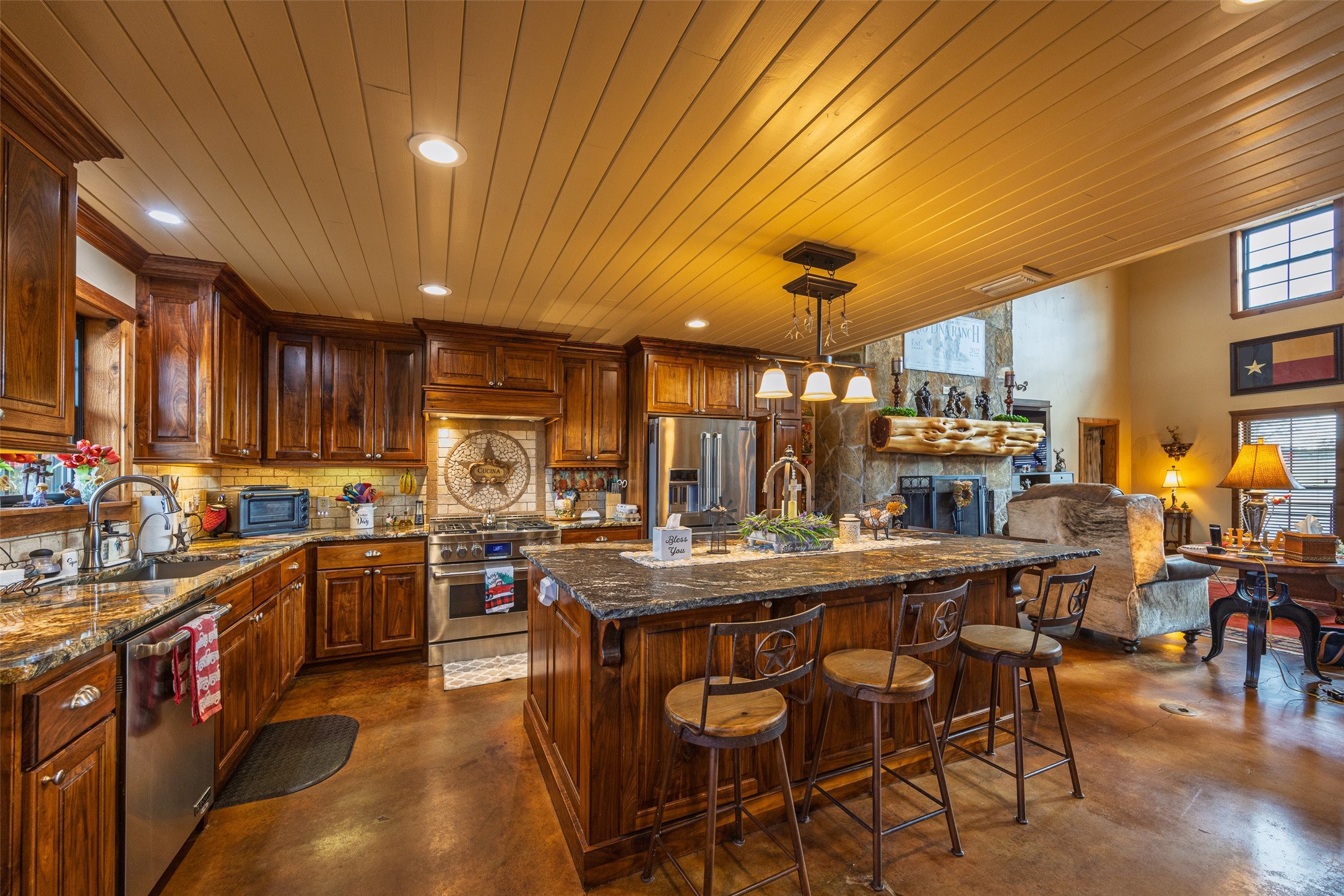 11398 County Road 4177 Laneville TX 75667