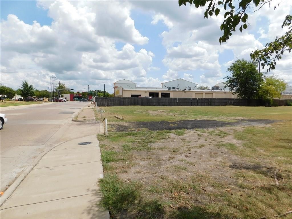 8014 Blossom Lane Dallas TX 75227