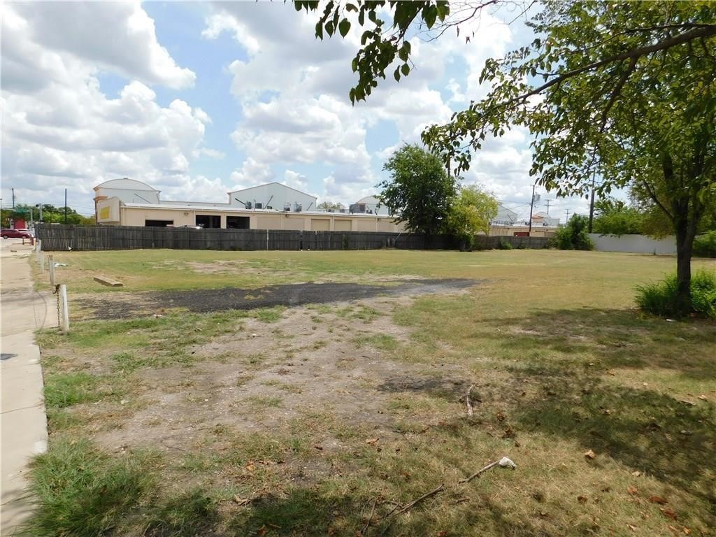 8014 Blossom Lane Dallas TX 75227