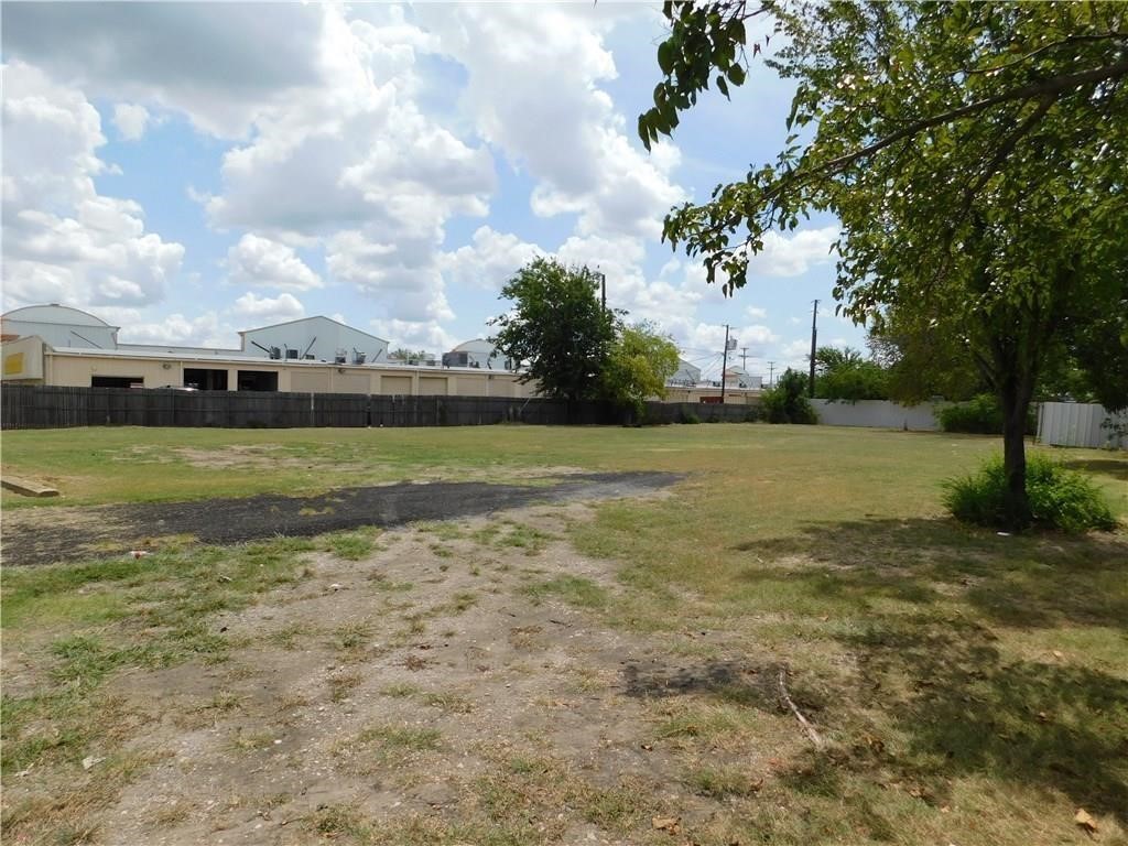 8014 Blossom Lane Dallas TX 75227