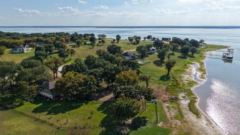 1520 Shoreline Drive Mabank TX 75143