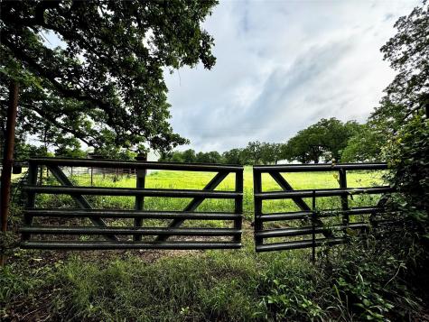 16 Acres Fm 1655 Cr-1460 Chico TX 76431
